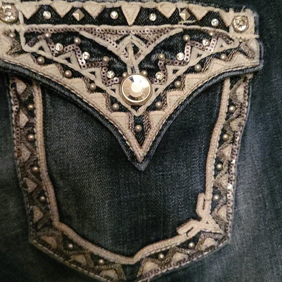 Vigoss Blue Jeans with Embellished Pockets Size 7/9 - Picture 5 of 15